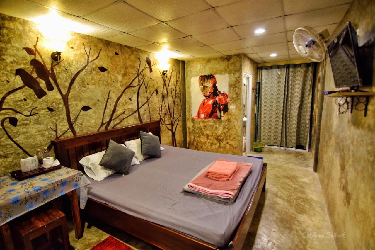 อีต่องโฮมสเตย์ Thong Pha Phum Exterior photo