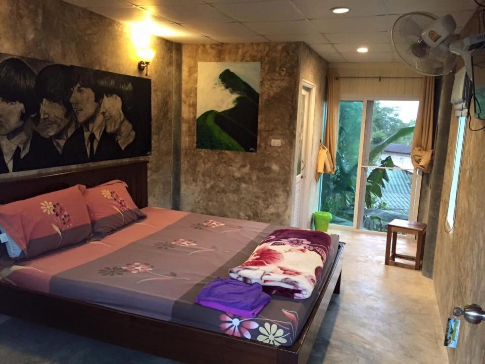 อีต่องโฮมสเตย์ Thong Pha Phum Exterior photo