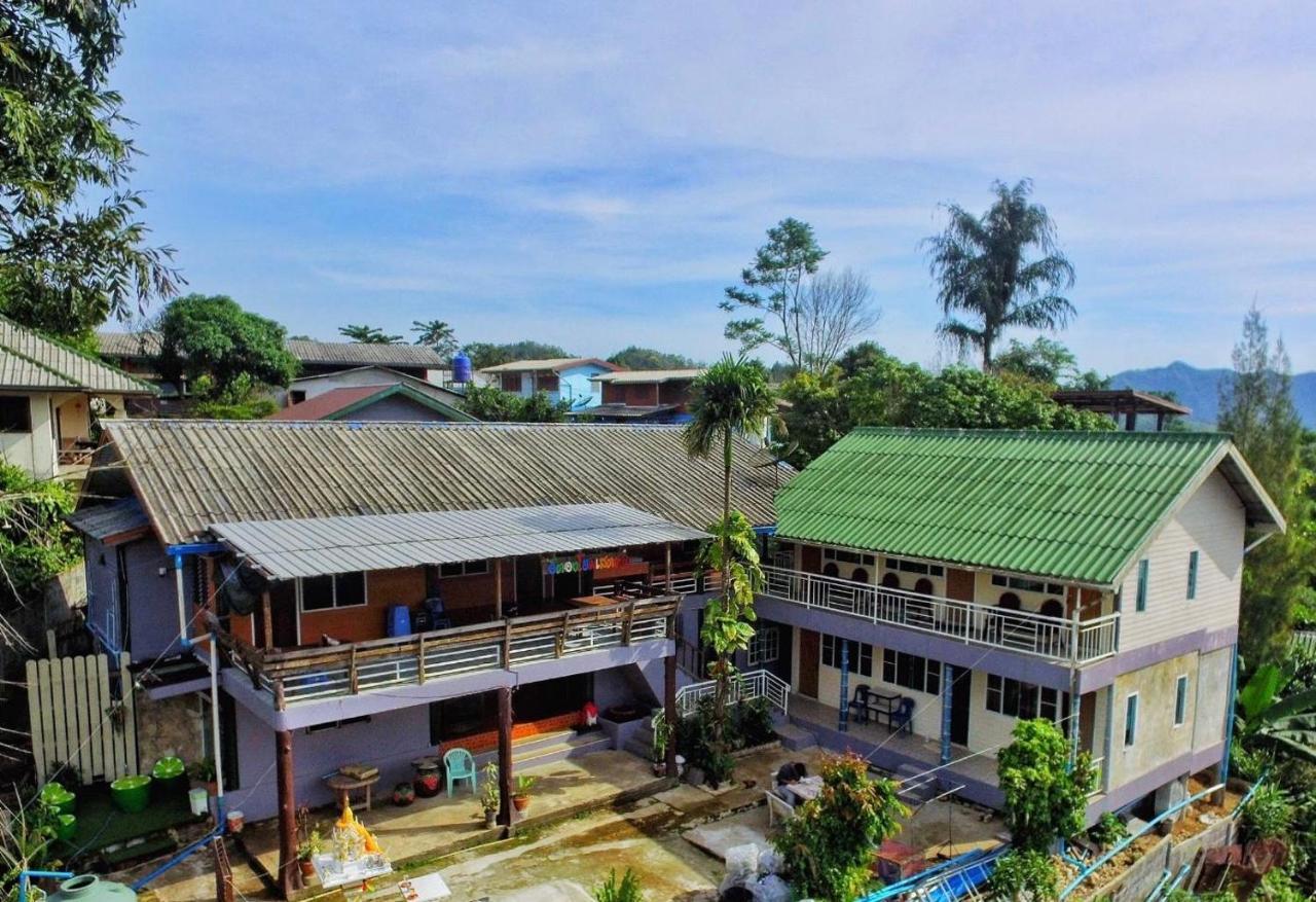 อีต่องโฮมสเตย์ Thong Pha Phum Exterior photo