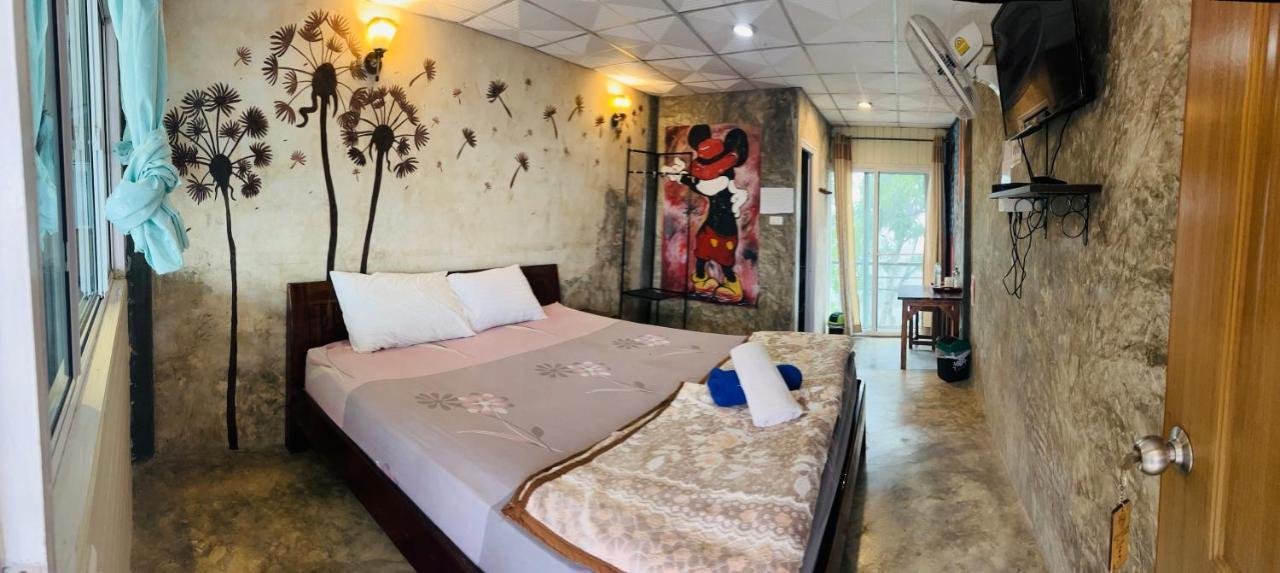 อีต่องโฮมสเตย์ Thong Pha Phum Exterior photo