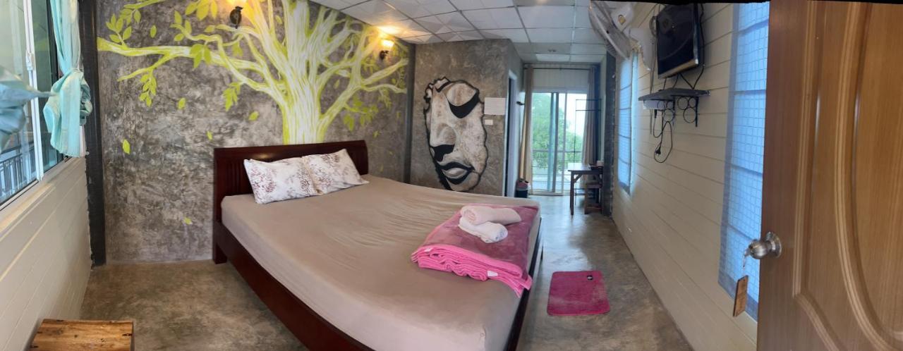 อีต่องโฮมสเตย์ Thong Pha Phum Exterior photo