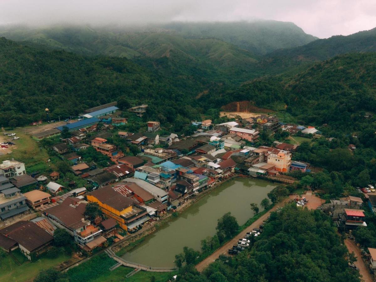 อีต่องโฮมสเตย์ Thong Pha Phum Exterior photo