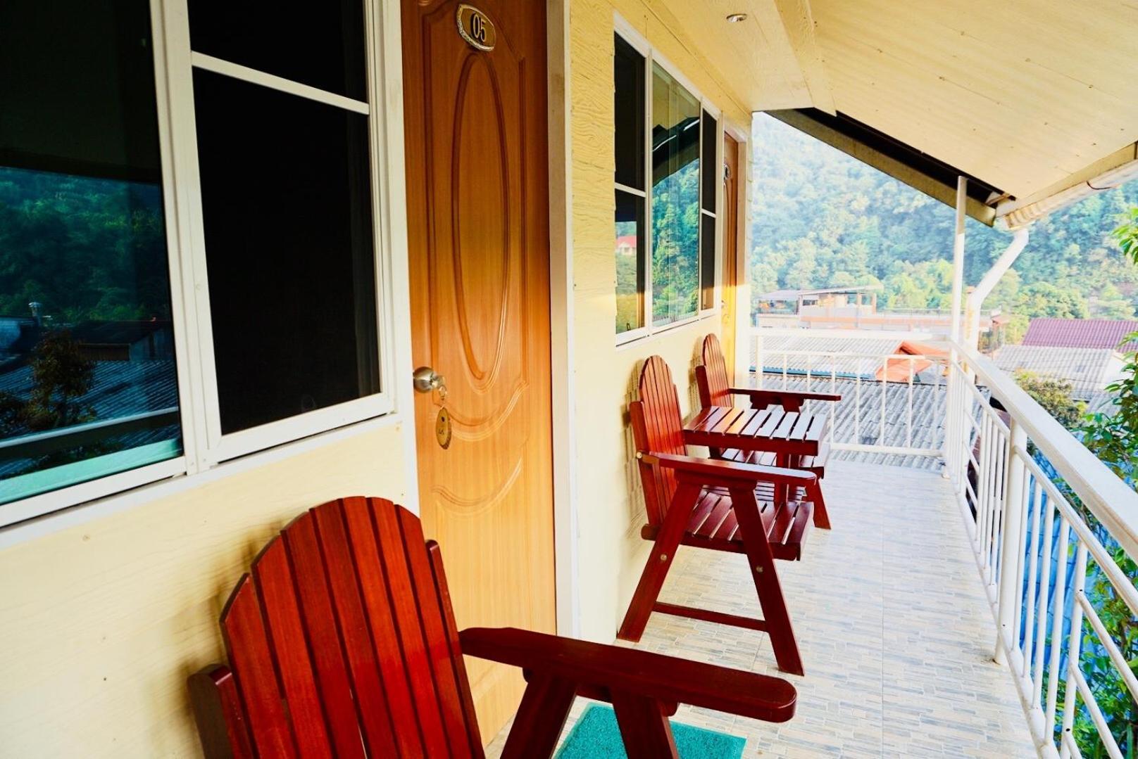 อีต่องโฮมสเตย์ Thong Pha Phum Exterior photo